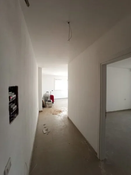 Tirane, jepet me qera zyre Kati 6, 70 m² 650 € (Kafe Flora)