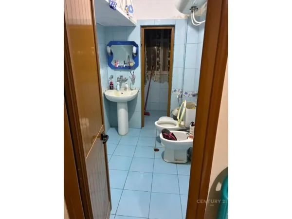 Tirane, shitet apartament 2+1 Kati 5, 130.000 € 