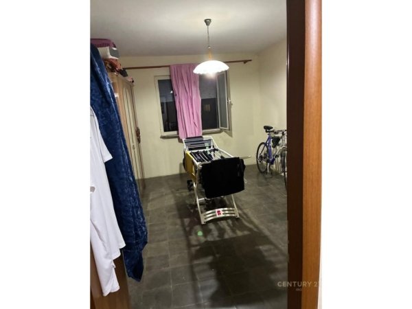 Tirane, shitet apartament 2+1 Kati 5, 130.000 € 
