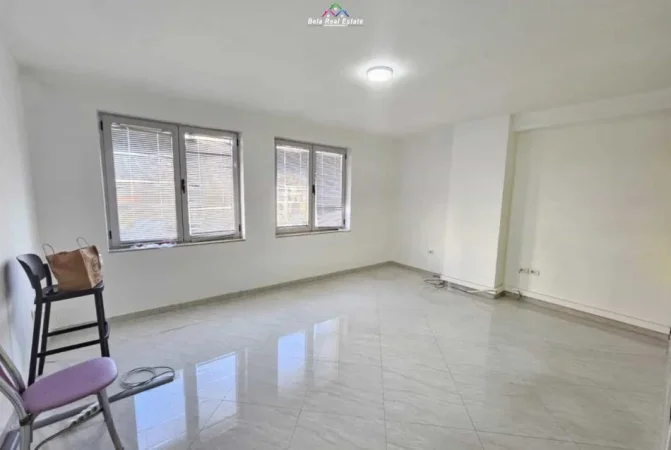 Tirane, jepet me qera ambjent biznesi Kati 4, 130 m² 1.500 € (PRANE TURDIU CENTRE)