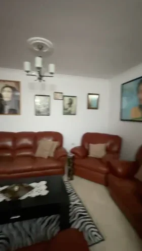 Tirane, jepet me qera apartament 2+1 Kati 2, 100 m² 650 € (Rruga e durresit)