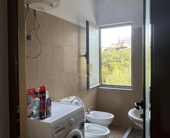 Tirane, jepet me qera apartament 1+1+Ballkon Kati 5, 64 m² 380 € (Rruga Muhamed Deliu)