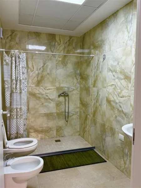 Tirane, jepet me qera apartament 2+1+Ballkon Kati 4, 106 m² 750 € (DON BOSKO)