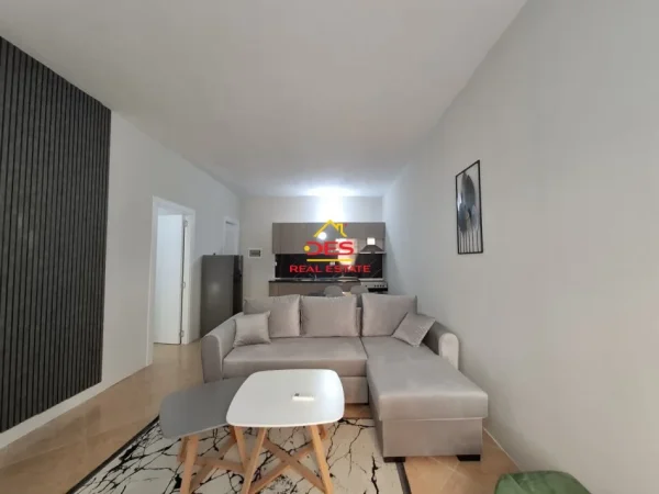 Vlore, jepet me qera apartament 1+1 Kati 0, 70 m² 300 € (Rruga gjergj Arianiti)