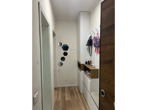 Tirane, shitet apartament 1+1+Ballkon Kati 4, 60 m² 165.000 € (Rruga e Kavajës)