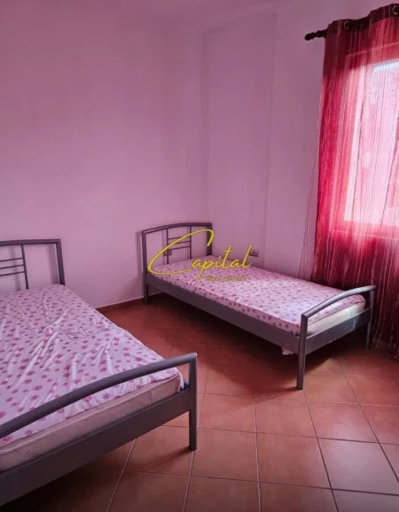 Tirane, jepet me qera apartament 3+1 Kati 3, 85 m² 550 € (SELITE)