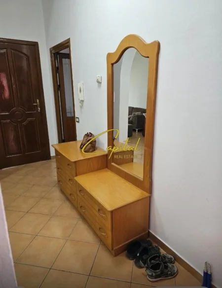Tirane, jepet me qera apartament 3+1 Kati 3, 85 m² 550 € (SELITE)
