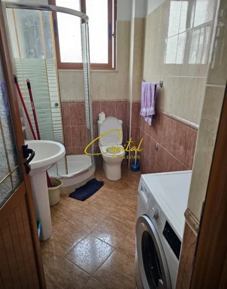 Tirane, jepet me qera apartament 3+1 Kati 3, 85 m² 550 € (SELITE)