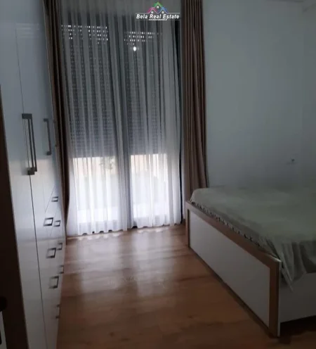 Tirane, jepet me qera apartament 1+1 Kati 1, 80 m² 500 € (prane TEG)