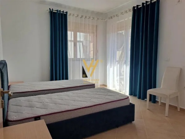 Tirane, jepet me qera apartament 2+1+Ballkon Kati 4, 110 m² 1.000 € (LIQENI I TIRANES)