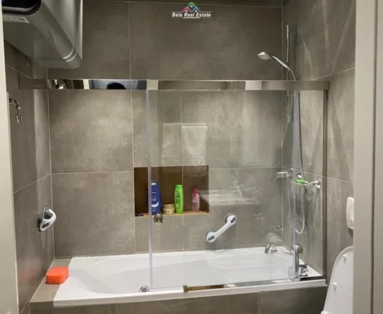Tirane, jepet me qera apartament 2+1+Ballkon Kati 7, 94 m² 820 € (FIORI DI BOSCO)