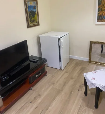 Tirane, jap me qera apartament 1+1+Ballkon Kati 3, 57 m² 520 € (myslym shyr)
