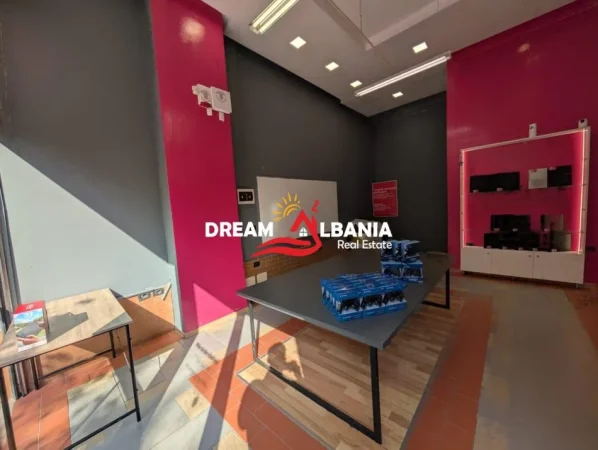 Tirane, jepet me qera dyqan , 67 m² 500 € (ne Astir, prane Rrethrrotullimit)