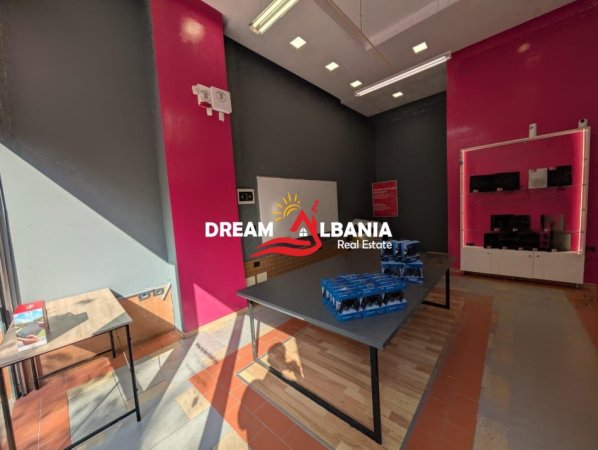 Tirane, jepet me qera dyqan , 67 m² 500 € (ne Astir, prane Rrethrrotullimit)