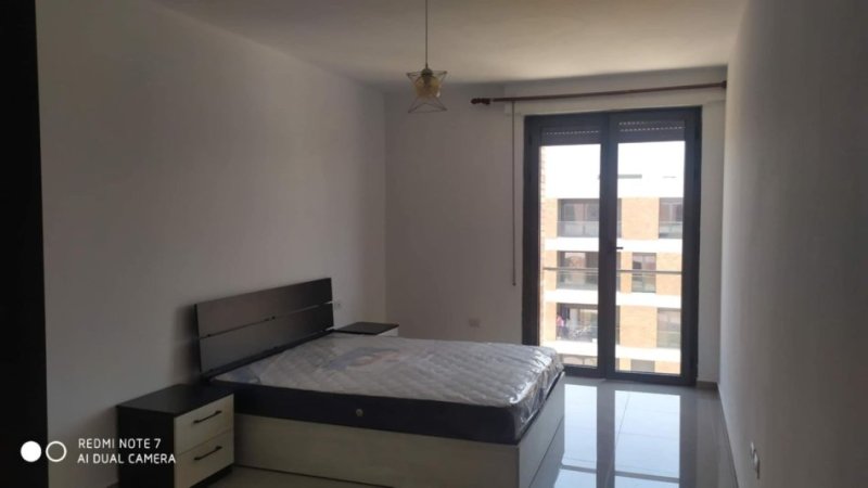 Tirane, jepet me qera apartament 2+1+Ballkon Kati 9, 92 m² 600 € (everest121610)