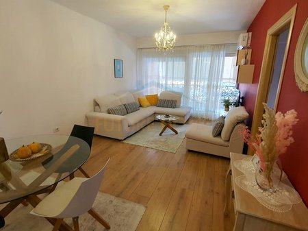 Tirane, jepet me qera apartament 1+1 Kati 2, 72 m² 700 € 