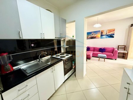 Tirane, jepet me qera apartament 1+1 Kati 4, 40 m² 460 € 