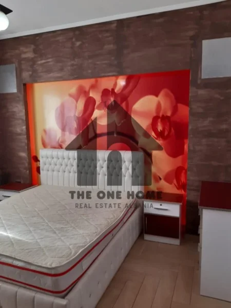 Tirane, jepet me qera apartament 2+1+Ballkon Kati 2, 90 m² 400 € (bulevardi ri)