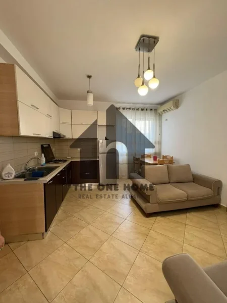 Tirane, jepet me qera apartament 2+1+Ballkon Kati 6, 99 m² 550 € (ish - parku)
