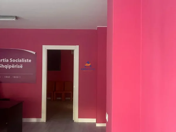 Tirane, jepet me qera ambjent biznesi Kati 0, 70 m² 750 € (Vasil Shanto)