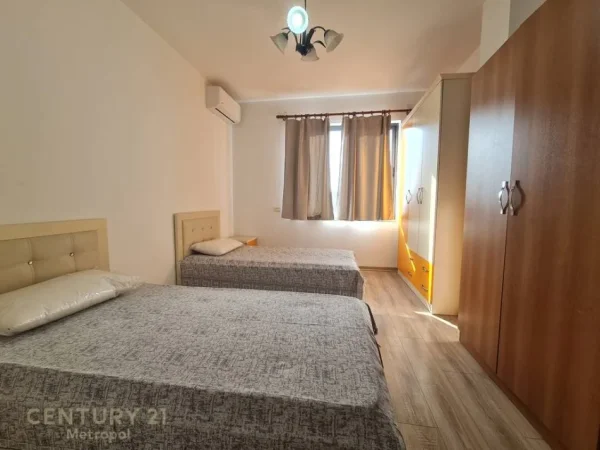 Tirane, jepet me qera apartament 2+1+Ballkon Kati 8, 115 m² 800 € (Metropol121334)