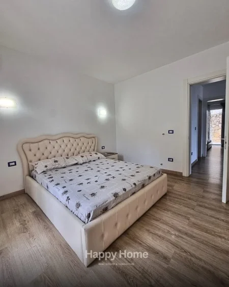 Tirane, jepet me qera Vile 3+1+Ballkon Kati 1, 1.500 € 