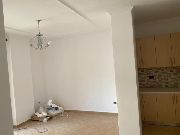 Tirane, jepet me qera apartament 2+1 Kati 1, 100 m² 500 € (brryli)