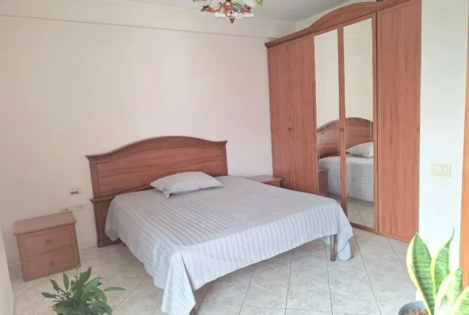 Tirane, jepet me qera apartament 3+1+Ballkon Kati 7, 110 m² 700 € (SELVIA)