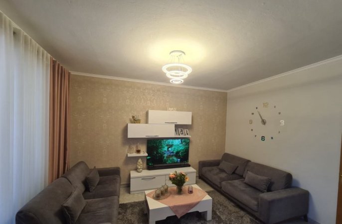 Tirane, jepet me qera apartament 1+1 Kati 5, 70 m² 550 € (xhamlliku)
