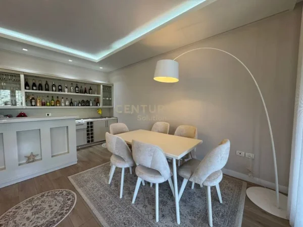 Tirane, jepet me qera apartament Kati 3, 205 m² 2.000 € (Liqeni i Thate)