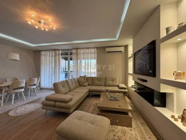 Tirane, jepet me qera apartament duplex 3+1+Ballkon Kati 3, 205 m² 2.000 € (Liqeni i Thate)