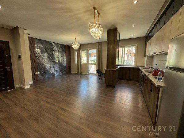 Tirane, jepet me qera apartament 2+1+Aneks+Ballkon Kati 2, 121 m² 600 € (Kopshti Botanik)
