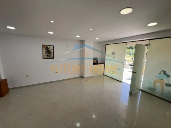 Shitet, Ambient, Porcelan, Tiranë, 51 m² 85.000 €