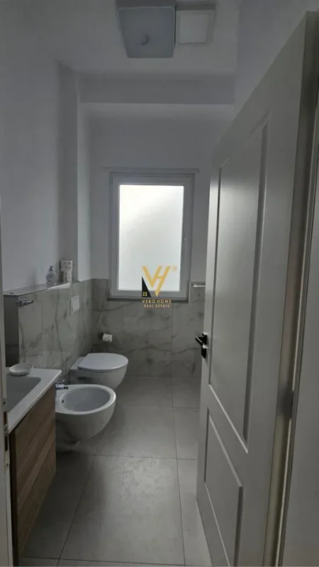 Tirane, jepet me qera Vile 2 Katshe Kati 0, 250 m² 2.500 € (MJULL BATHORE)