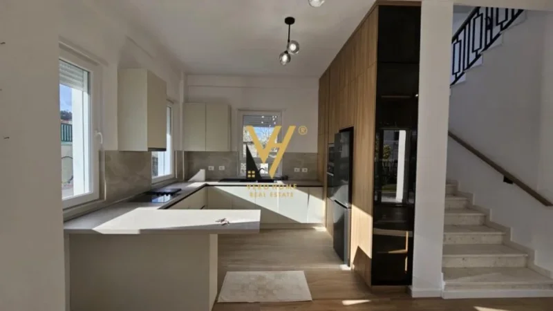 Tirane, jepet me qera Vile 2 Katshe Kati 0, 250 m² 2.500 € (MJULL BATHORE)