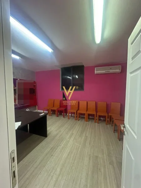 Tirane, jepet me qera dyqan Kati 0, 68 m² 750 € (VASIL SHANTO)