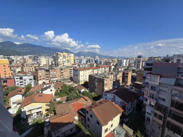 Tirane, jepet me qera apartament Kati 9, 111 m² 650 € 