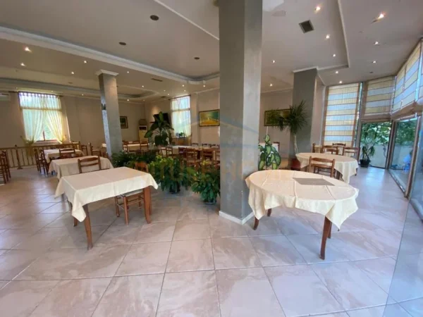 0683487469 Tirane, jepet me qera ambjent biznesi Kati 0, 305 m² 2.500 € (Sauk , Rruga Ahmet Duhanxhiu)