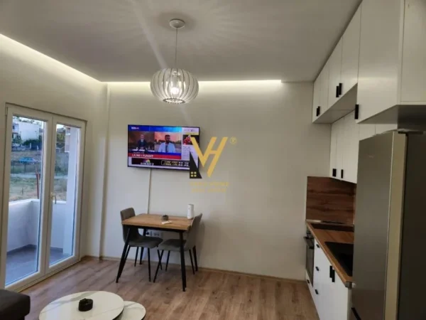 Tirane, jepet me qera apartament 1+1+Ballkon Kati 2, 65 m² 400 € (SAUK)