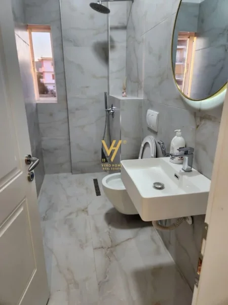 Tirane, jepet me qera apartament 1+1+Ballkon Kati 2, 65 m² 400 € (SAUK)