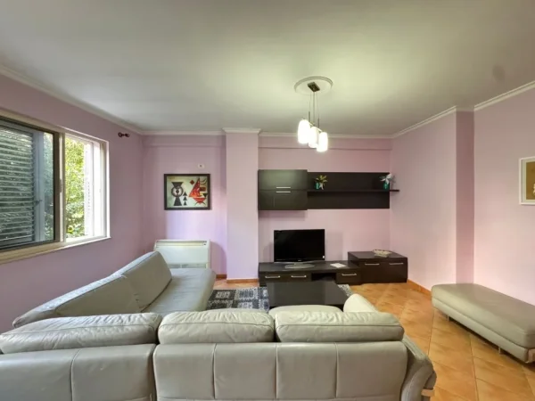 Tirane, jepet me qera apartament 2+1 , 620 € (don bosko)