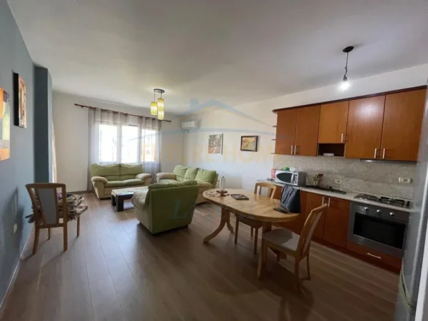 0683487469 Tirane, jepet me qera apartament 2+1 Kati 5, 97 m² 650 € (Kodra e Diellit , Rruga Rrapo Hekali)