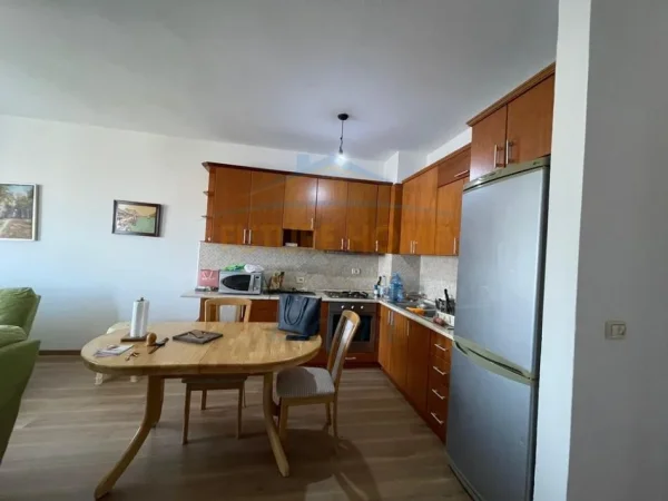 0683487469 Tirane, jepet me qera apartament 2+1 Kati 5, 97 m² 650 € (Kodra e Diellit , Rruga Rrapo Hekali)