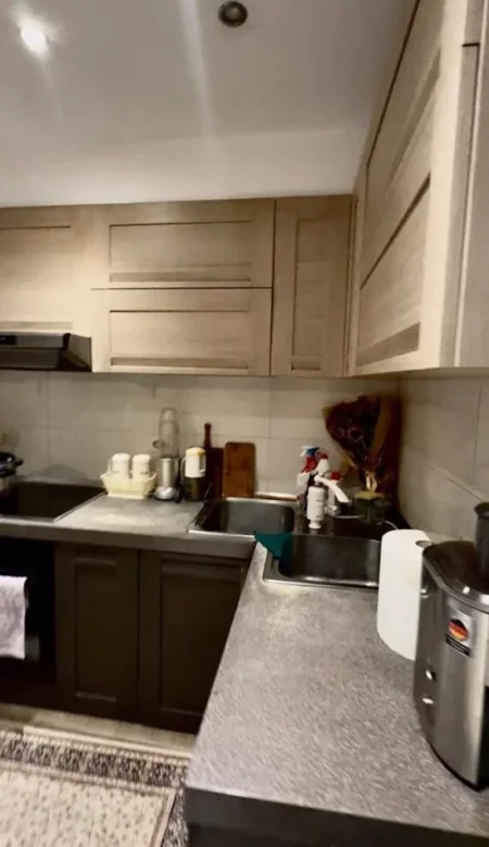 Tirane, shitet apartament 2+1+Ballkon Kati 4, 90 m² 125.000 € (joklin persi)