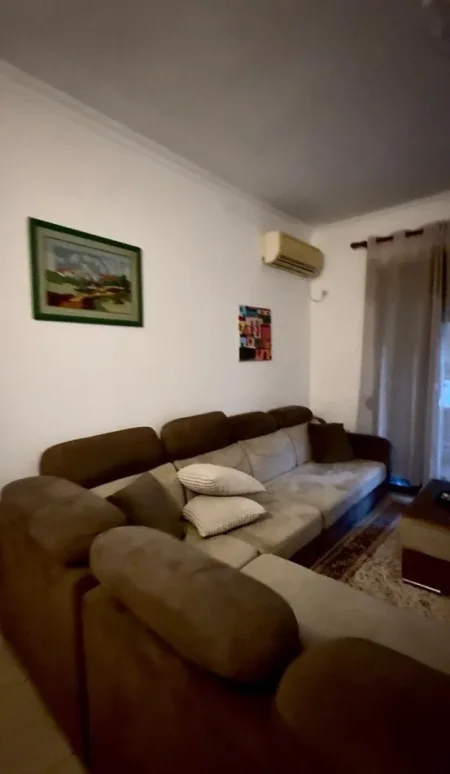 Tirane, shitet apartament 2+1+Ballkon Kati 4, 90 m² 125.000 € (joklin persi)