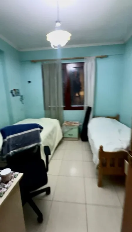 Tirane, shitet apartament 2+1+Ballkon Kati 4, 90 m² 125.000 € (joklin persi)