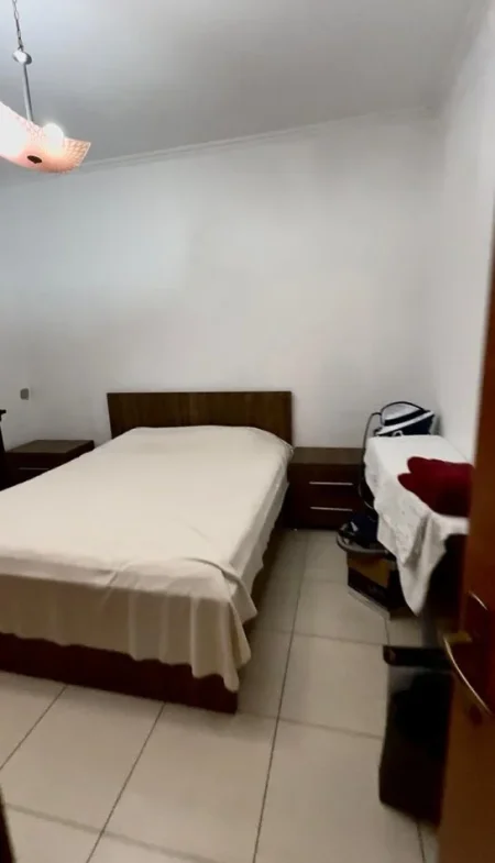 Tirane, shitet apartament 2+1+Ballkon Kati 4, 90 m² 125.000 € (joklin persi)