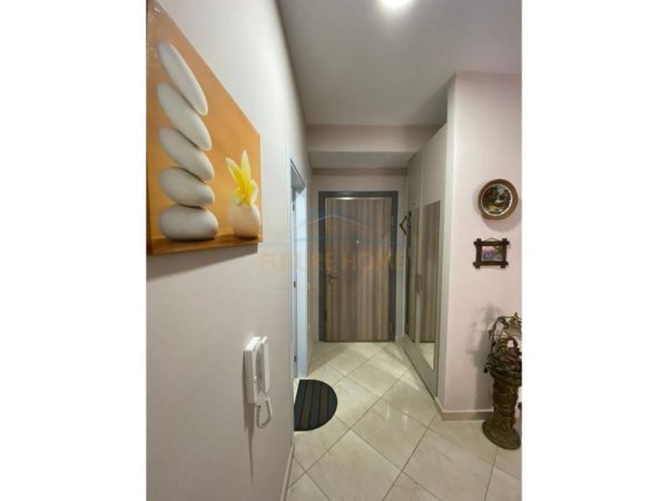 Tirane, jepet me qera apartament 1+1 Kati 5, 56 m² 490 € (kompleksin Golden Park 3.)