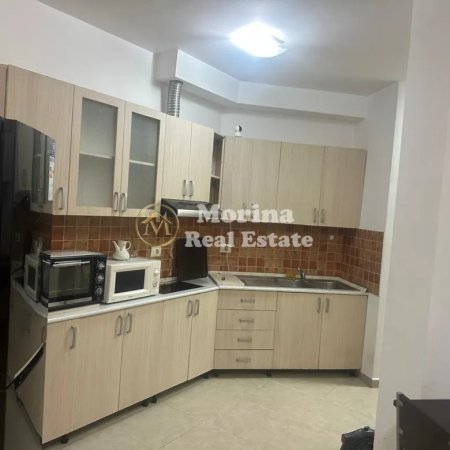 Tirane, jepet me qera apartament 1+1 Kati 4, 65 m² 650 € (Qender – 9 Kateshet)