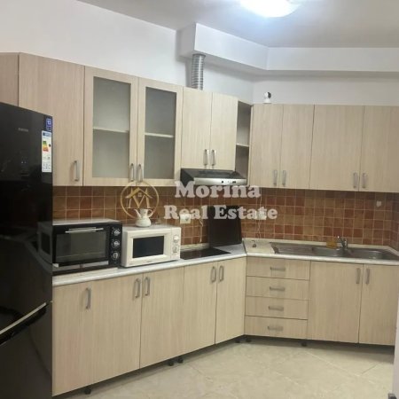 Tirane, jepet me qera apartament 1+1 Kati 4, 65 m² 650 € (Qender – 9 Kateshet)